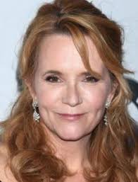 How tall is Lea Thompson?